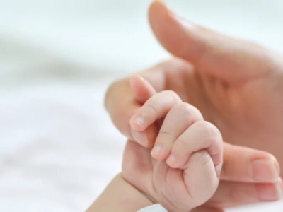 Зеленський підписав закон про 50 тис. грн при народженні дитини