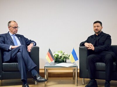 Мерц сказав Зеленському, що українські чоловіки повинні лишатися вдома і боротися, а не тікати в Німеччину