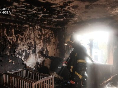 Атака рф на Київ: у столиці рятувальник приїхав на виклик гасити пожежу у власній квартирі