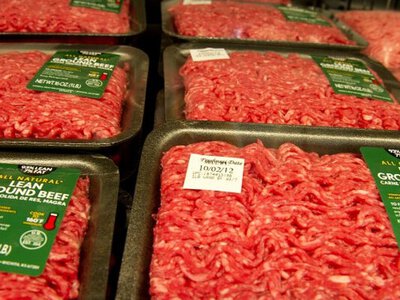 Трамп скасував свої мита на 200 продуктів: що його налякало