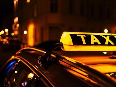 Міндіч виїхав з України на таксі, власник якого працював прикордонником – Схеми