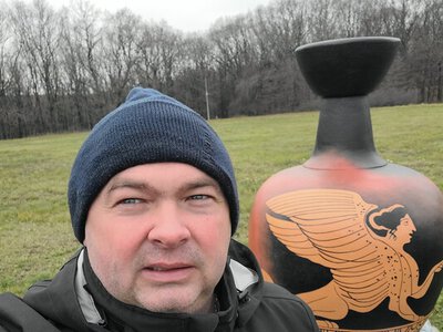 На Барвінковій горі встановили шість збільшених копій артефактів з Більського городища