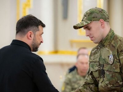 Дві доби вів бій та вийшов з оточення: поліцейському з Донеччини вручили орден