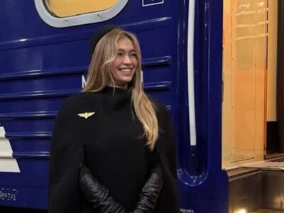 Брежнєва в образі провідниці показала, чим займалася в Україні