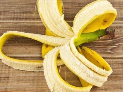 Не викидайте бананові шкірки: ось 15 крутих речей, на які вони здатні