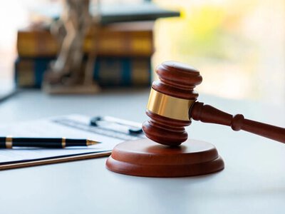 Готель на цвинтарі в Солотвино мають знести за рішенням суду