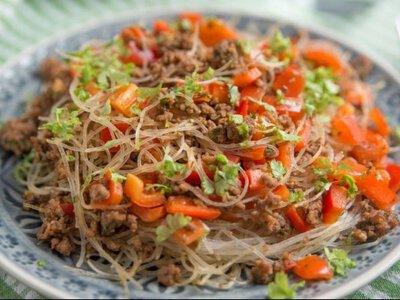 Незвичайний смачний і ситний салат на вечерю