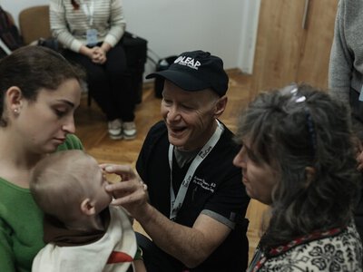 Американські хірурги у Львові прооперували немовля з рідкісною вадою черепа