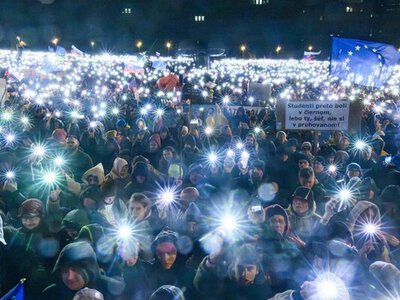 У Словаччині тисячі людей вийшли на масові акції протесту проти прем’єра Роберта Фіцо