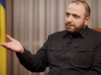 Рустема Умєрова помітили за кордоном: він змінив імідж