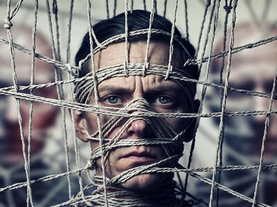 Маніпуляція свідомістю: подвійна структура повідомлення