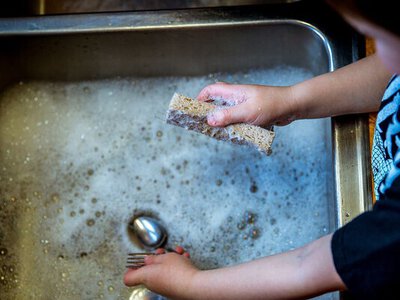 Чому у дитини мають бути домашні обов’язки — обираємо справу за віком