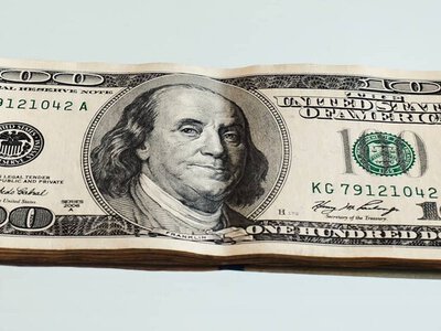  Такі долари на обмін не приймуть, а відправлять на спецпроцедуру: які банкноти в списку 