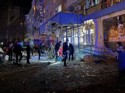 Окупанти вдарили по супермаркету у Запоріжжі, поранено цивільних