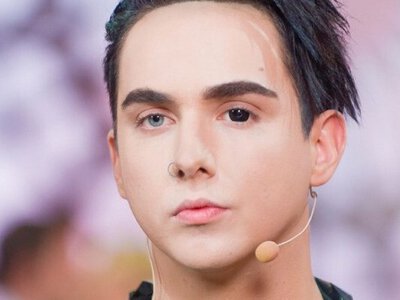 Співак MELOVIN з Одеси оголосив про заручини з парамедиком ЗСУ на Майдані (фото)