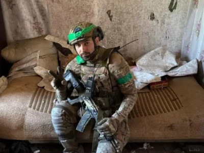 Історія Хана: офіцер 4 доби керував обороною з пораненими ногами