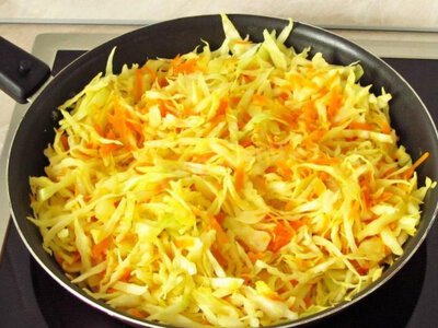 Неймовірно смачна тушкована капусти з квасолею та грибами: увесь секрет в одному інгридієнті