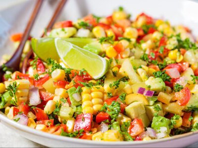 Салат з кукурудзою: 16 простих та смачних рецептів на свята та кожен день