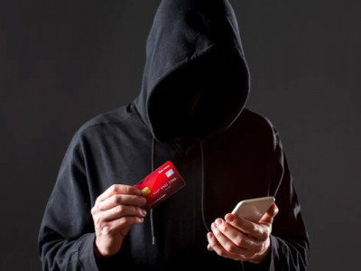 Шахраї розсилають фейкові SMS про «оновлення даних»: що хочуть отримати і як захиститися 