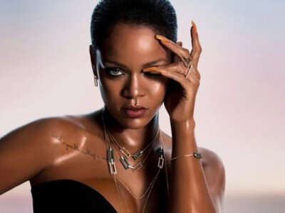 Не впізнати: Ріанна продемонструвала себе у спокусливій білизні