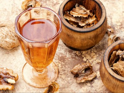 Ця настоянка волоського горіха за дідусевим рецептом зцілить від багатьох хвороб