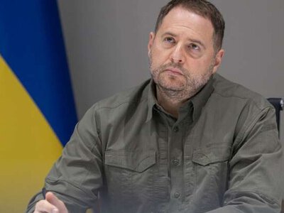 «Дзеркало тижня» повідомляє, що Зеленського нібито попередили про можливу підозру Єрмаку