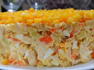 Рецепт Королівського салату з куркою та ананасами