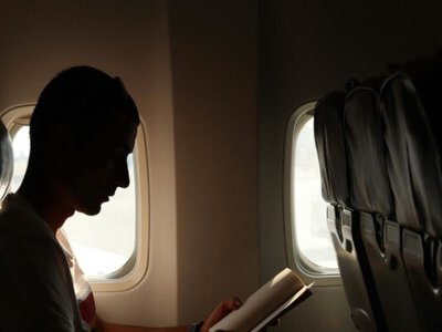 Розкрив істинні наміри: чоловік не поступився місцем жінці, яка “прикривалася” сином