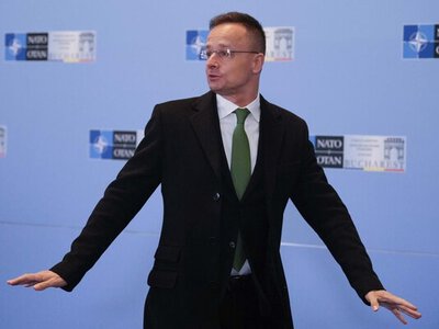 Літаку Сіярто відмовили у приземленні в Боснії: в чому причина