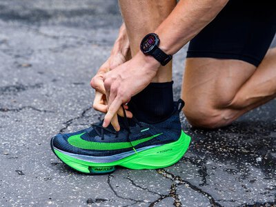 Грати прямо на ходу: дизайнер створив кросівки Nike з вбудованою консоллю Super Nintendo