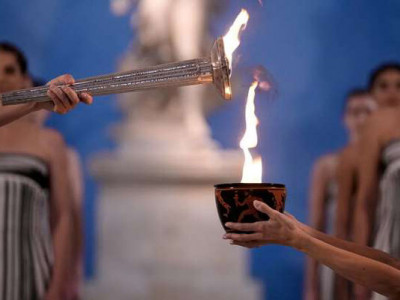У Греції в Археологічному музеї запалили олімпійський вогонь для Ігор-2026