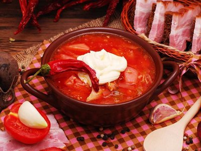 Бабусина хитрість. Для чого деякі господині додають в борщ старе сало