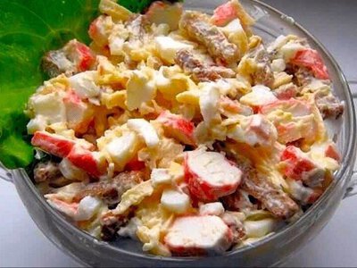 Хрумкотливий настрій: святковий салат із сухариками Королівський.