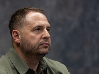 Я не хочу створювати проблем для Зеленського, тому вирушаю на фронт - Єрмак після звільнення та обшуків