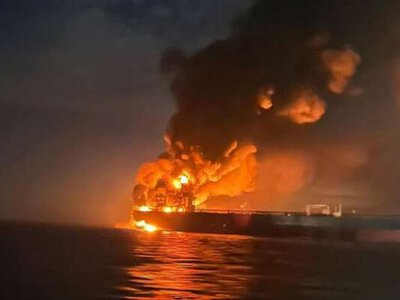 У Чорному морі палають два танкери з тіньового флоту РФ