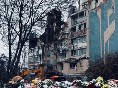 У Тернополі демонтують будинок, зруйнований ракетним ударом РФ