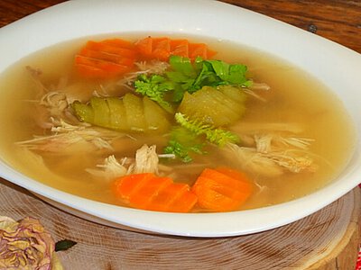 Курячий холодець: перевірений рецепт, який завжди застигає