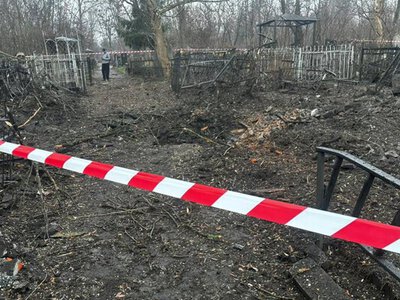 У Харкові росіяни пошкодили кладовище в Салтівському районі