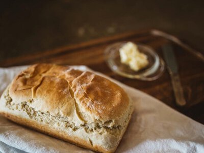Що зробити, аби хліб довго не черствів: блогерка показала один дієвий лайфхак