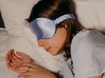 Лікар попереджає всіх, хто спить у позі “тиранозавра”