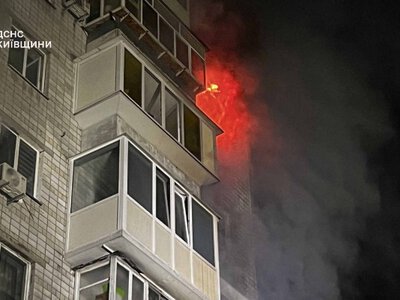 Рятувальники показали наслідки російського удару по багатоповерхівці в Вишгороді