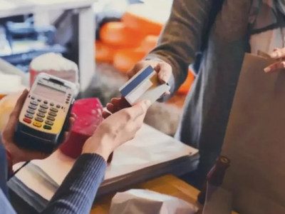 Банки блокують картки громадян під час шопінгу