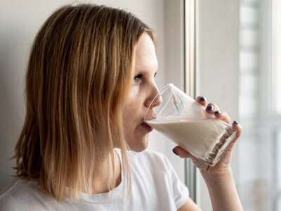 Крихкі кістки після 50 років: дієтологи назвали 3 обов’язкові продукти, які врятують жінок від переломів