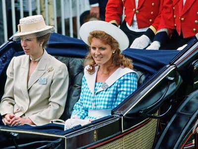 Принцеса Анна ледь не задушила Сару Фергюсон: скандальна королівська історія потрапила в пресу