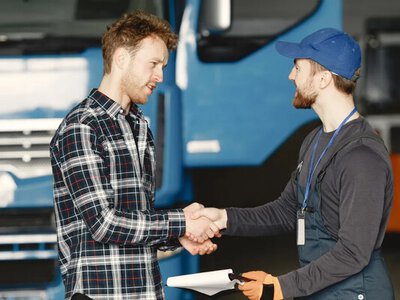 Зарплати до 100 тисяч без диплома: де українцям пропонують такі гроші 