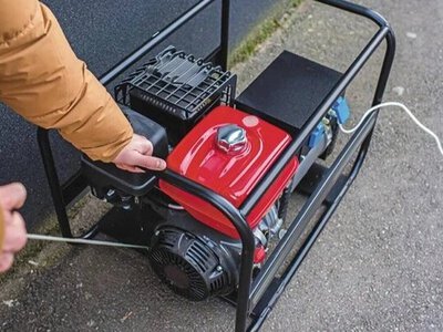 Українцям повертають до 75% вартості генераторів і зарядних станцій: як працює програма