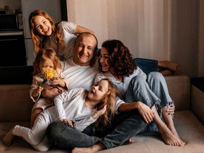 Уряд збільшив виплати прийомним батькам і батькам-вихователям: про які суми йдеться