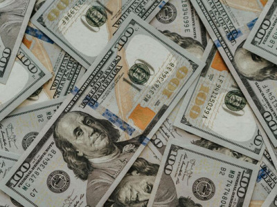 Якого року долари недійсні зараз