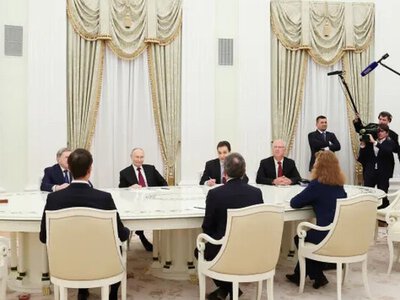 П'ять годин перемовин після двох годин очікування: що відомо про зустріч Віткоффа і Кушнера з путіним