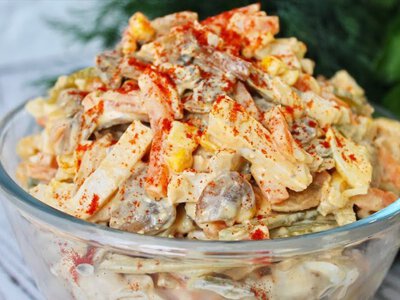 Салат Добра теща прикрасить будь-який святковий стіл і здивує неймовірним смаком